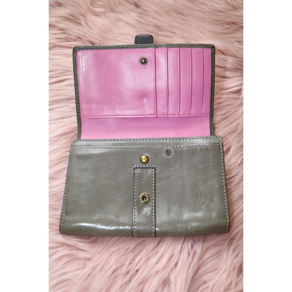 Coach Trifold Wallet Buckle - Picture 3 of 13